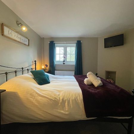 The Windmill Inn Horsham Bagian luar foto