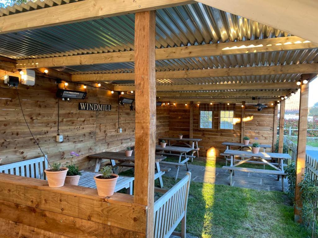 The Windmill Inn Horsham Bagian luar foto