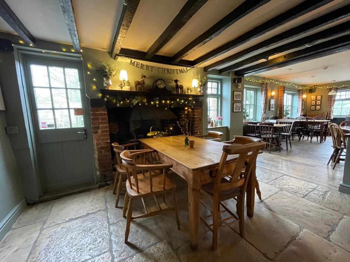The Windmill Inn Horsham Bagian luar foto