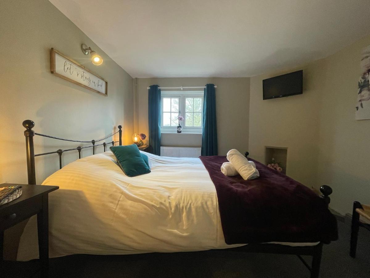 The Windmill Inn Horsham Bagian luar foto
