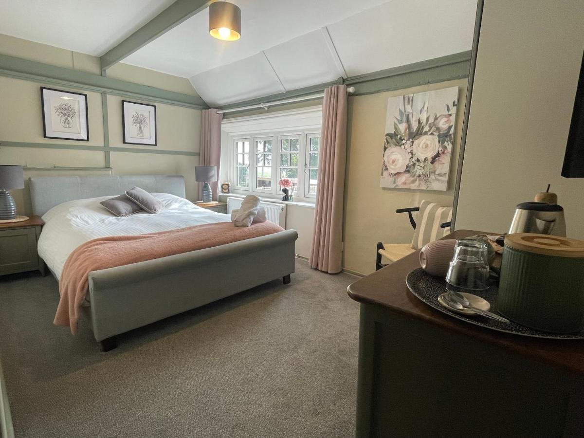 The Windmill Inn Horsham Bagian luar foto