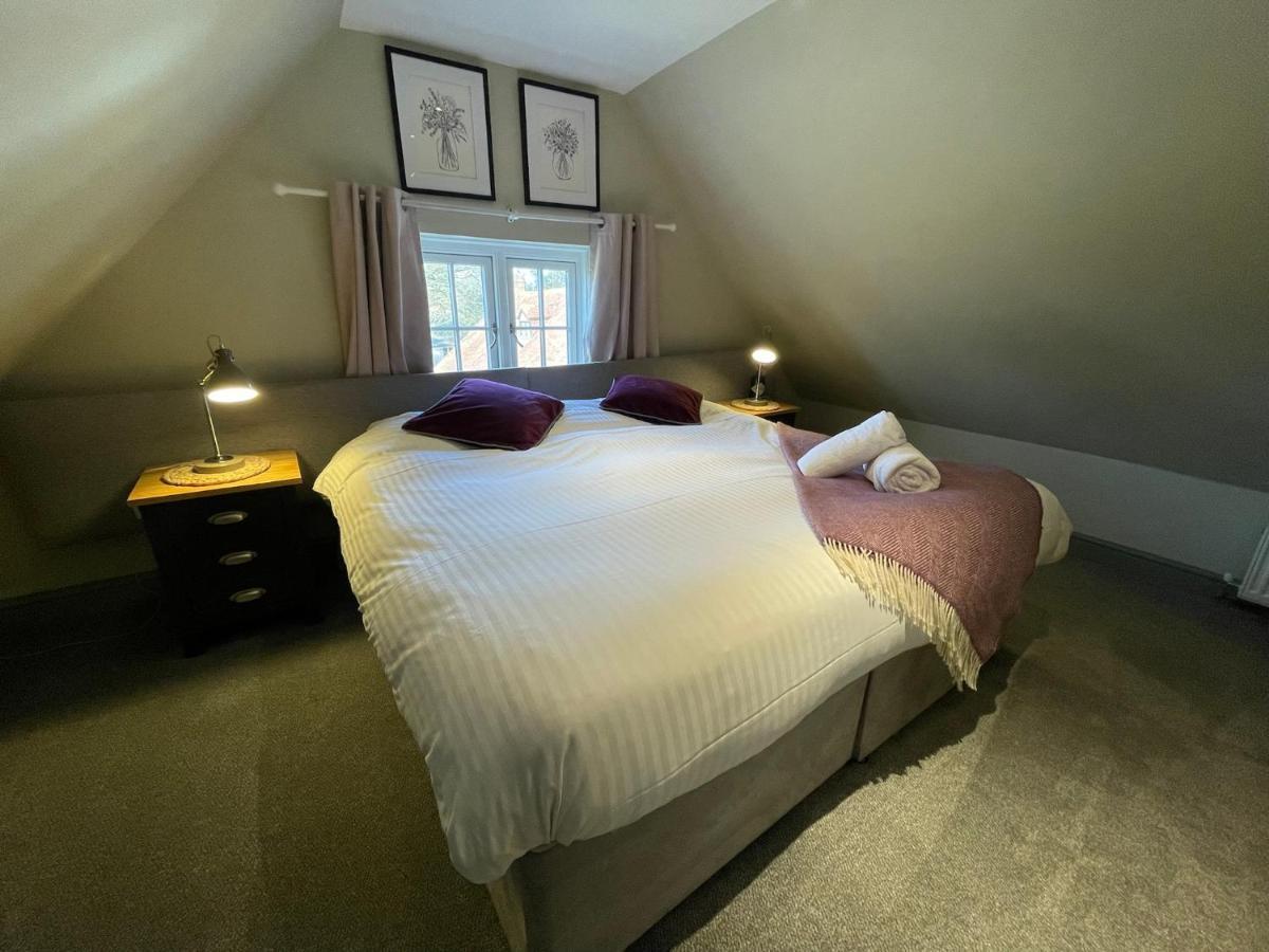 The Windmill Inn Horsham Bagian luar foto