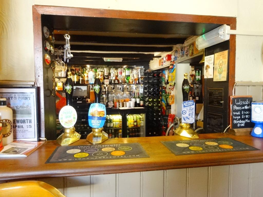 The Windmill Inn Horsham Bagian luar foto